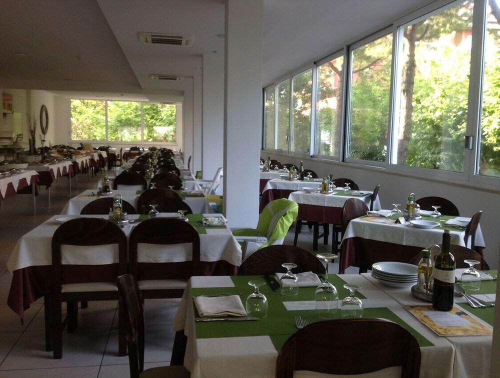 Hotel Matteo Cervia Esterno foto